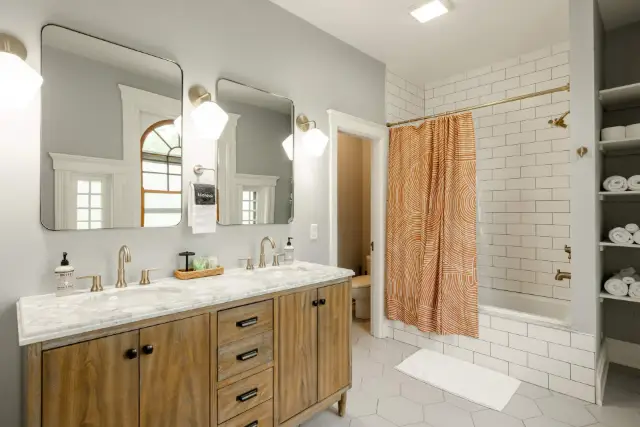 Ensuite bathroom off master bedroom, tub and shower combo
